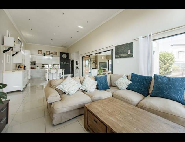 3 BEDROOM HOUSE FOR SALE IN COPPERLEAF ESTATE